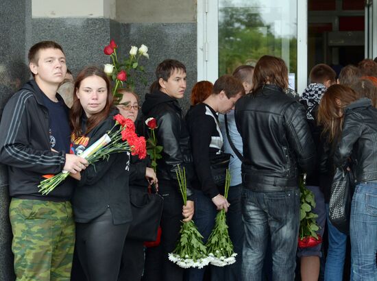 Paying last respects to Korol i Shut frontman Mikhail Gorshenev