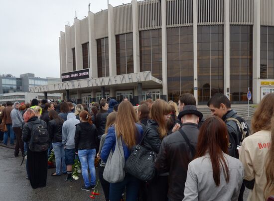 Paying last respects to Korol i Shut frontman Mikhail Gorshenev