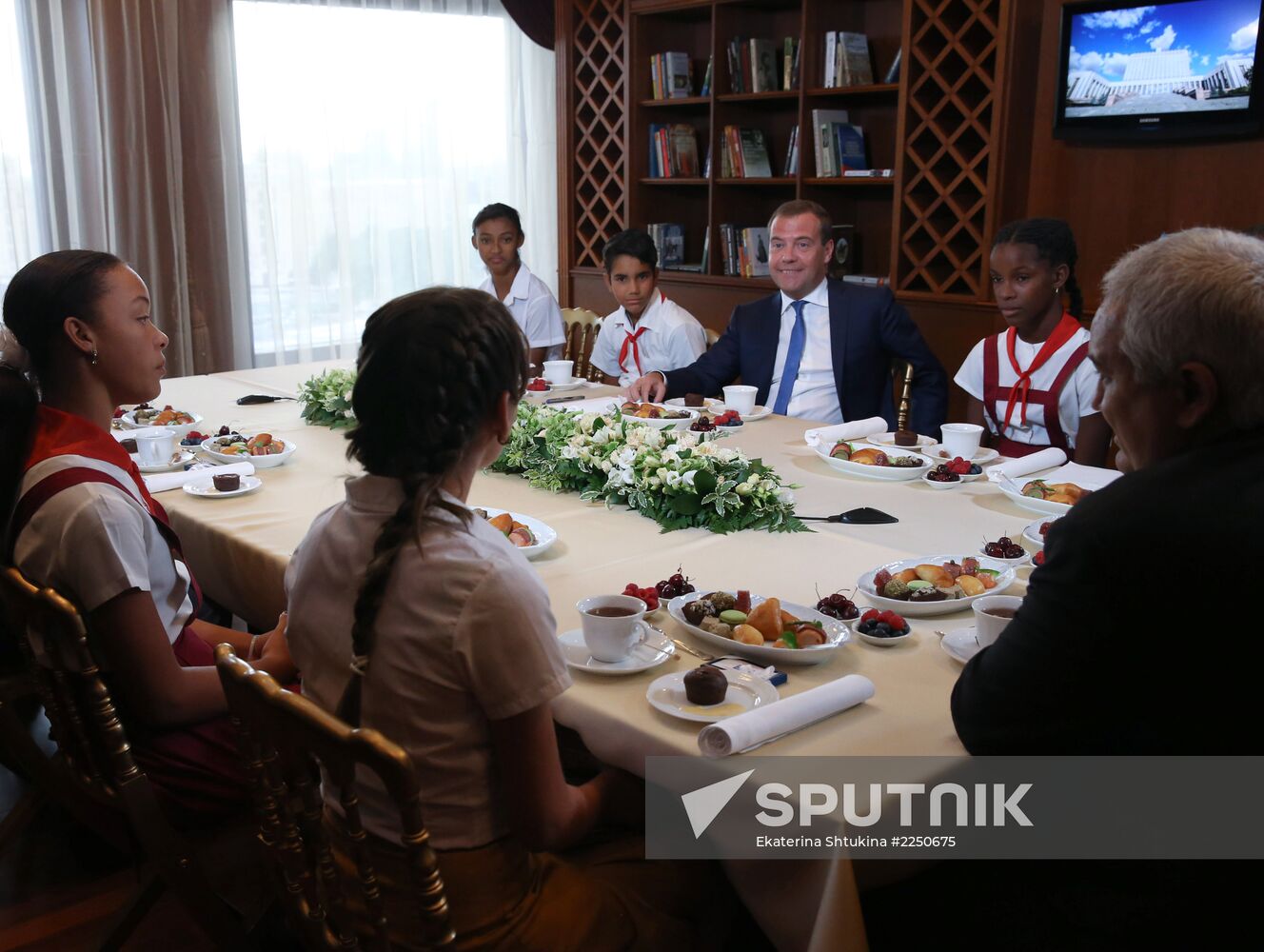 Dmitry Medvedev meets with Cuban students