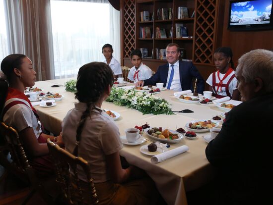 Dmitry Medvedev meets with Cuban students