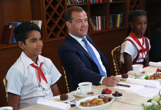 Dmitry Medvedev meets with Cuban students