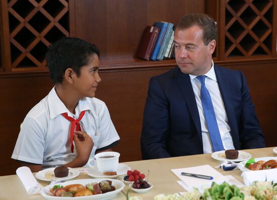 Dmitry Medvedev meets with Cuban students