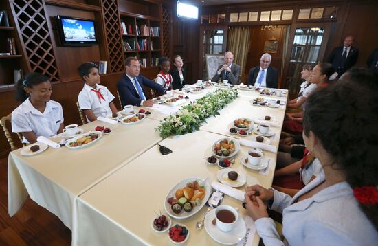 Dmitry Medvedev meets with Cuban students