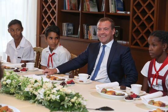 Dmitry Medvedev meets with Cuban students