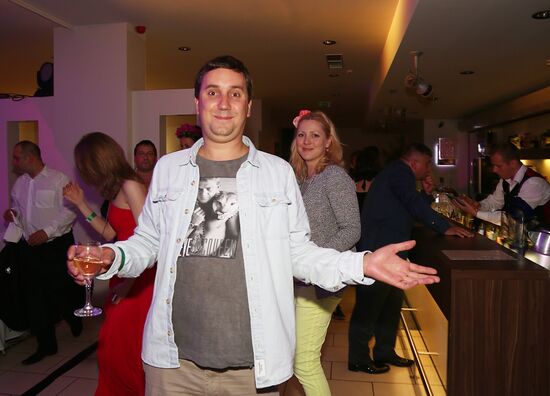 Party marks 2013 New Wave music contest opening