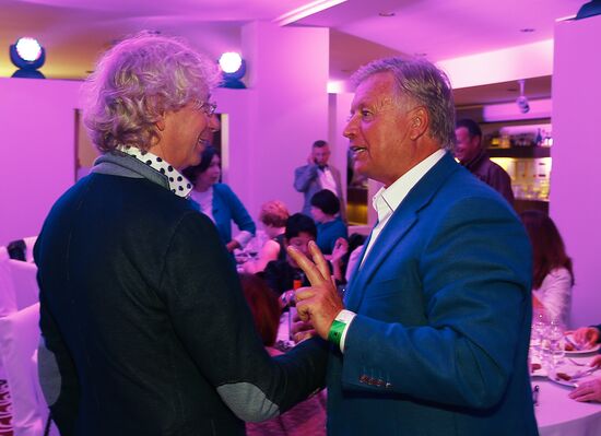 Party marks 2013 New Wave music contest opening