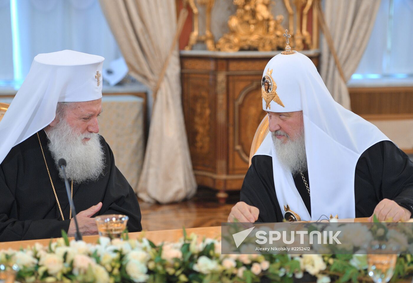 Vladimir Putin meets with top Orthodox Church clergy