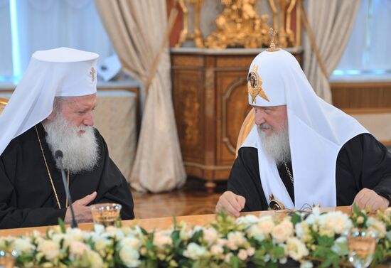 Vladimir Putin meets with top Orthodox Church clergy