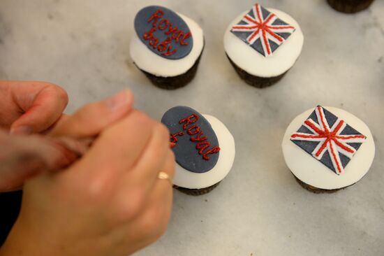 Cakes to commemorate Prince George's birth