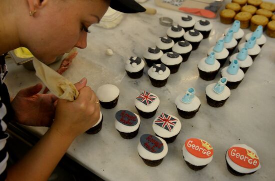 Cakes to commemorate Prince George's birth