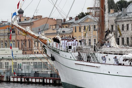 Final rehearsal for Navy Day parade in St. Petersburg