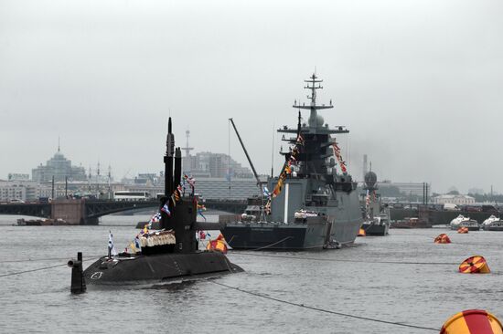 Final rehearsal for Navy Day parade in St. Petersburg