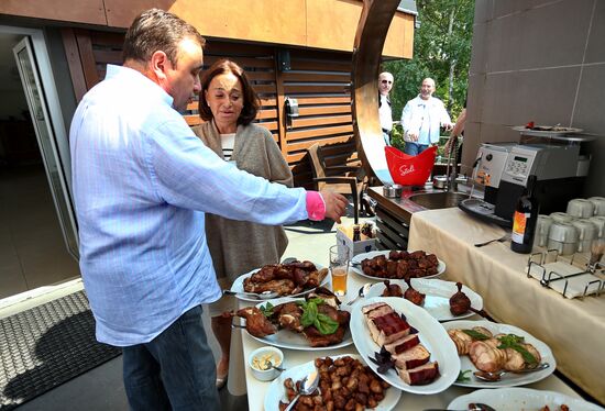 Lunch for friends of lawyer and restaurateur Alexander Rappoport