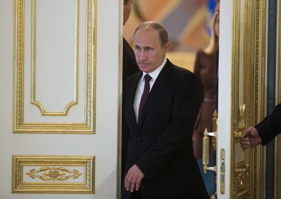 Vladimir Putin visits Kiev