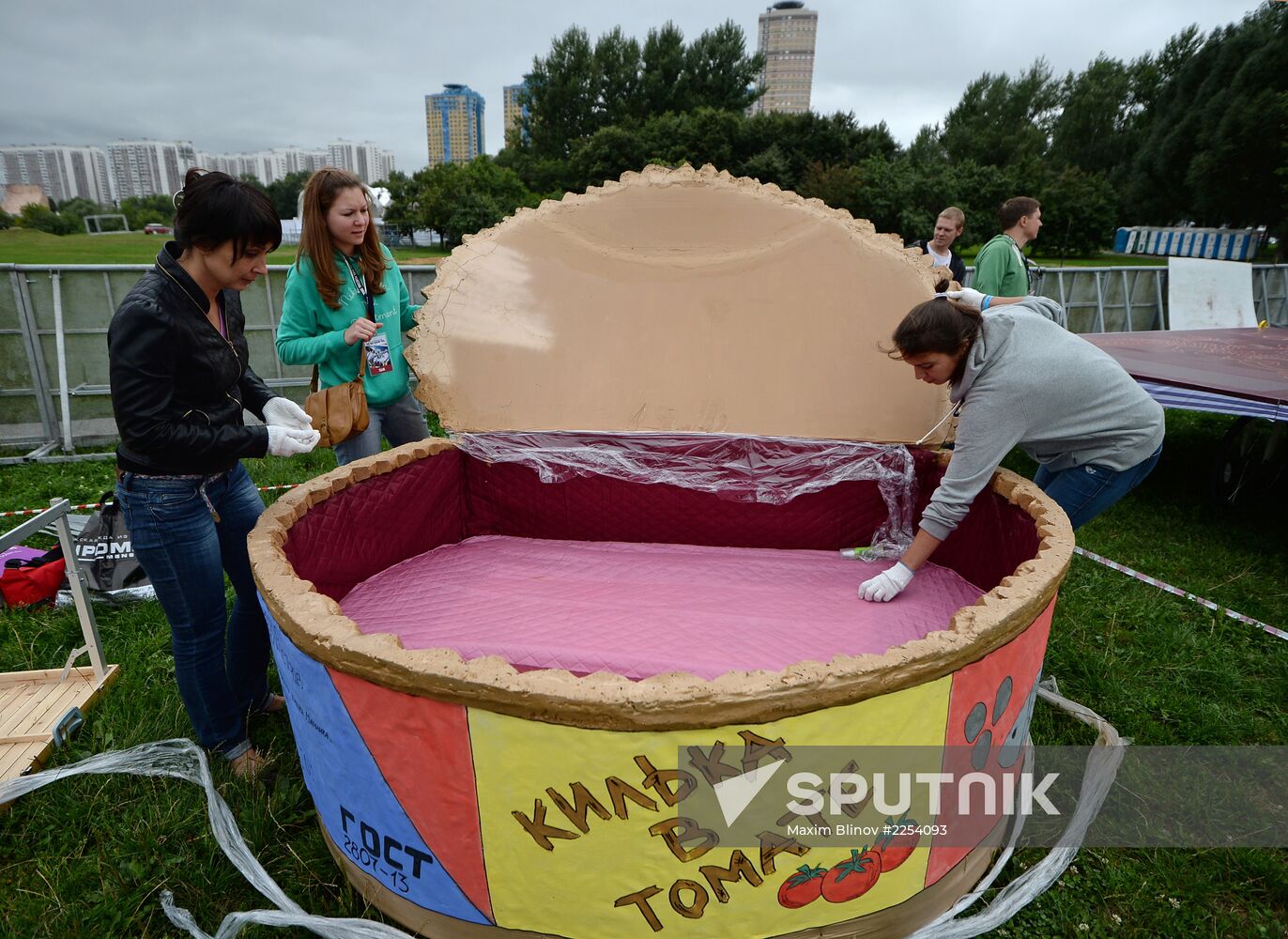 Preparations for festival of homemade flying machines