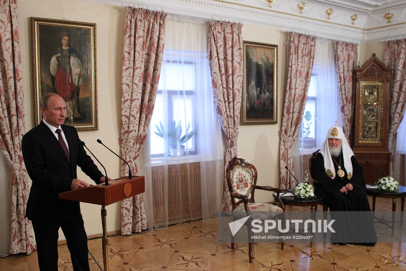 Vladimir Putin visits Kiev