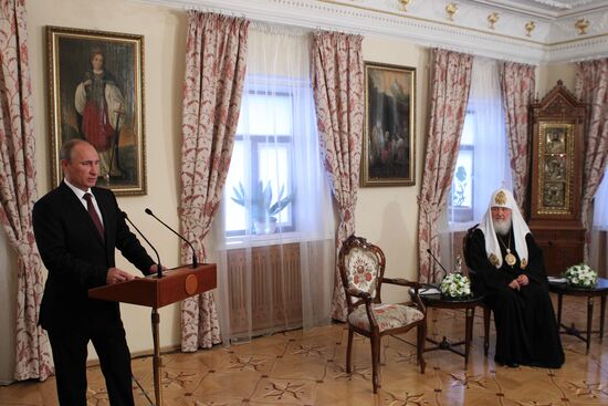 Vladimir Putin visits Kiev