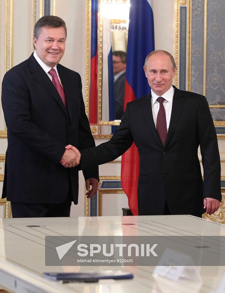 Vladimir Putin visits Kiev