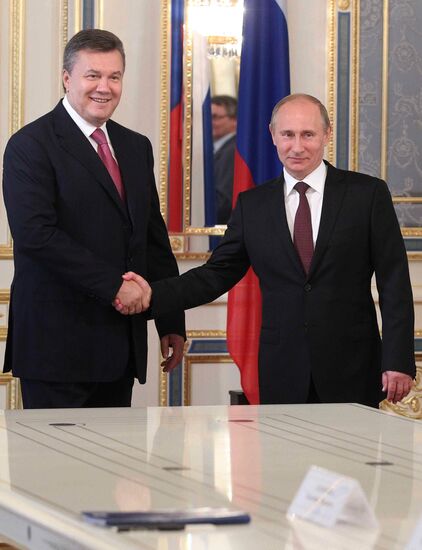 Vladimir Putin visits Kiev