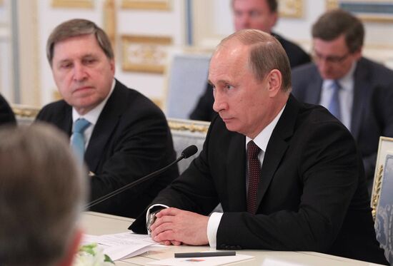 Vladimir Putin visits Kiev