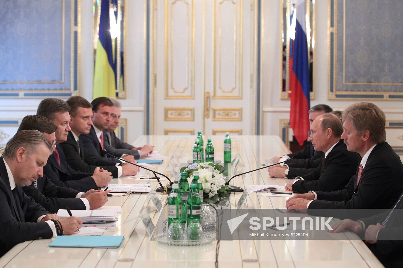 Vladimir Putin visits Kiev
