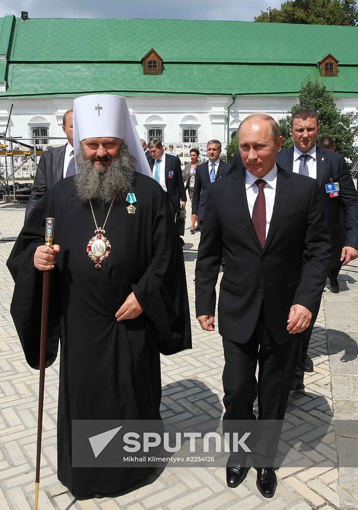 Vladimir Putin visits Kiev