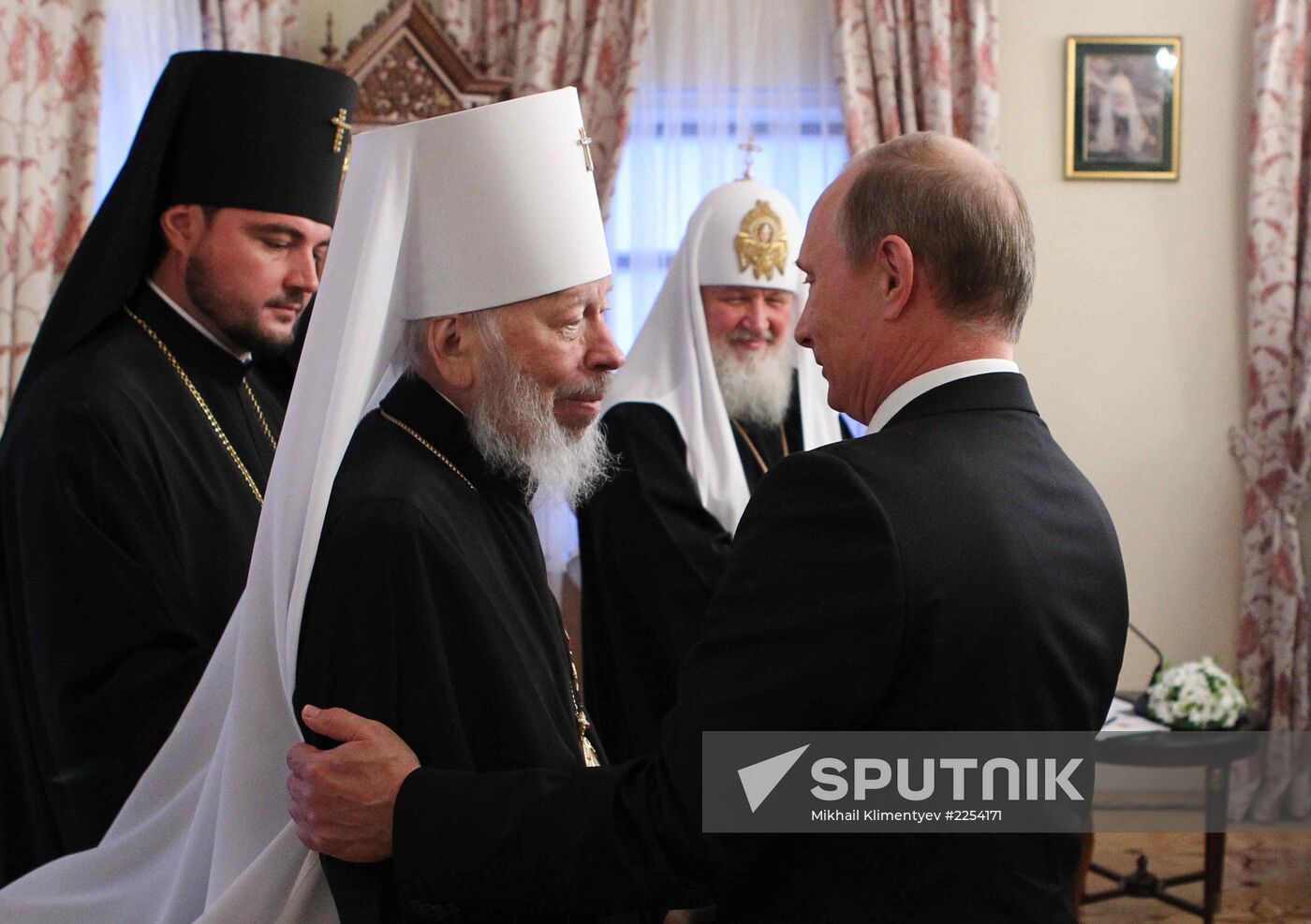 Vladimir Putin visits Kiev