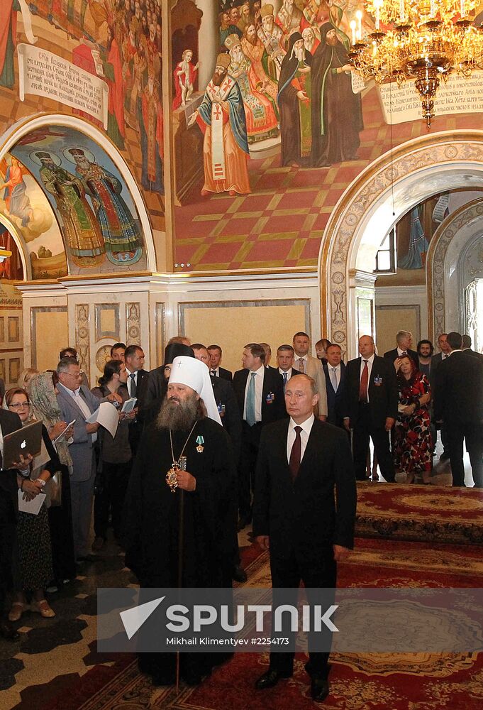 Vladimir Putin visits Kiev