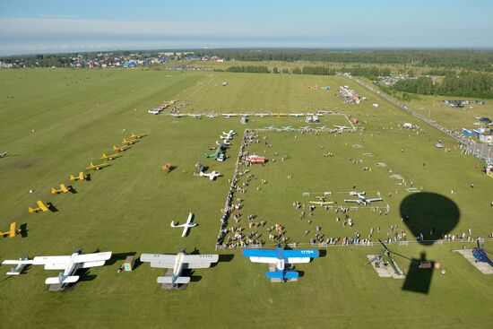 "Continuity of Generations" air festival at Mochishche aerodrome