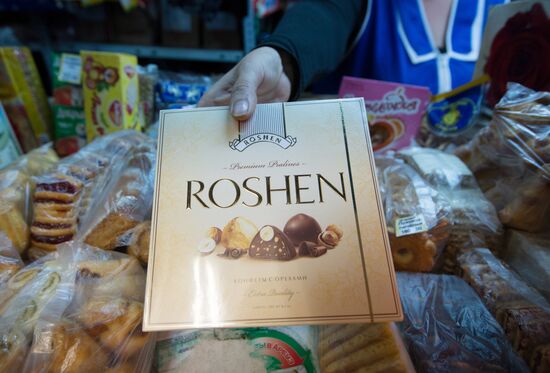 Onishchenko bans imports of Roshen chocolate in Russia