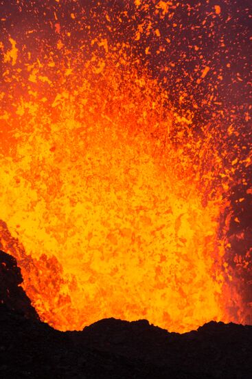 Tolbachik volcano erupts in Kamchatka