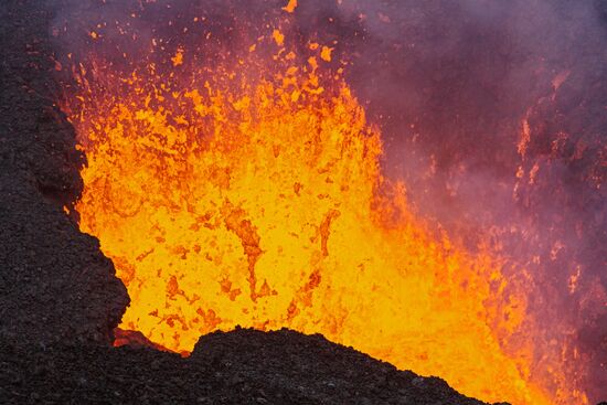 Tolbachik volcano erupts in Kamchatka