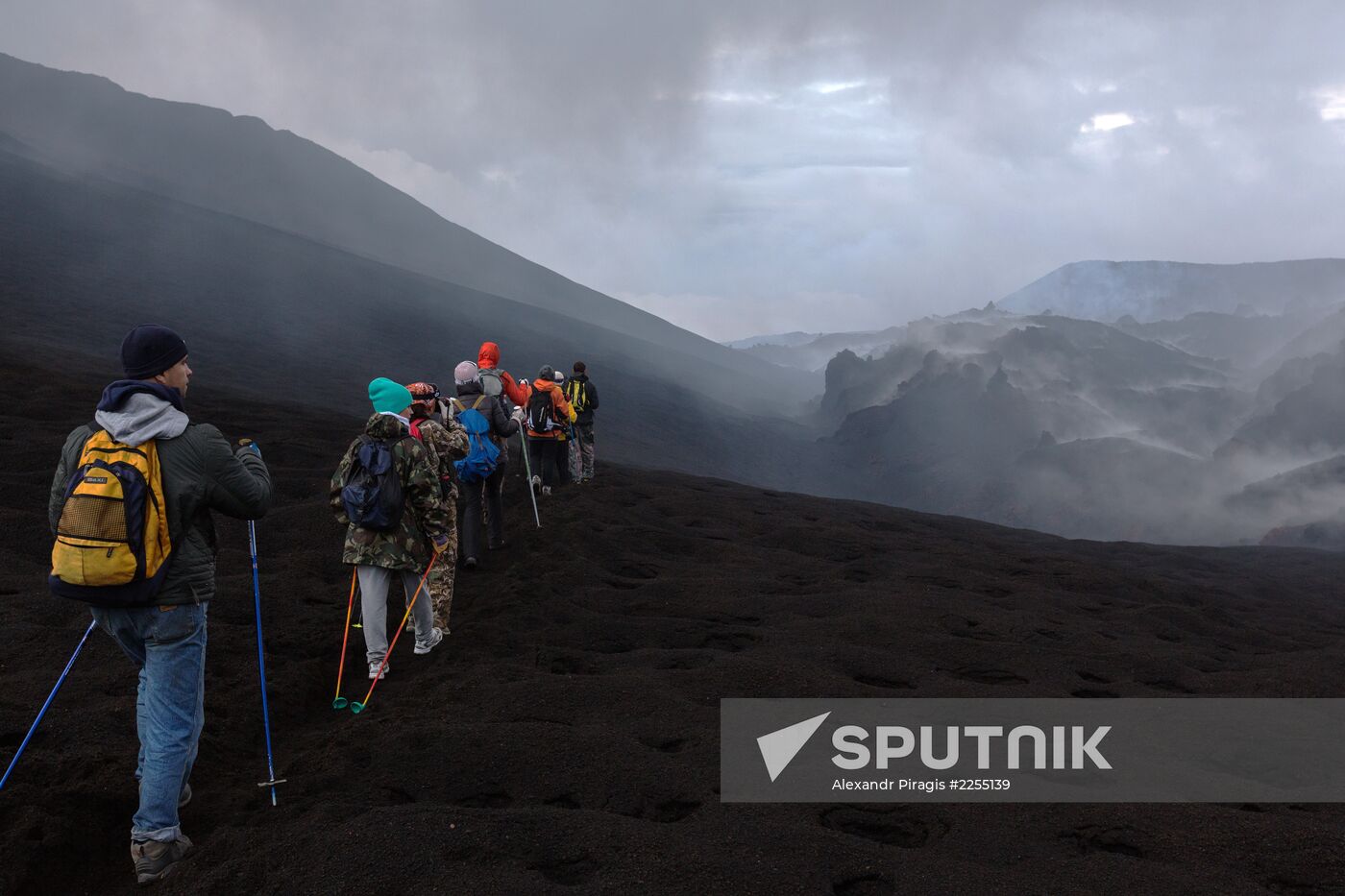 Tolbachik volcano erupts in Kamchatka