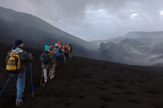Tolbachik volcano erupts in Kamchatka