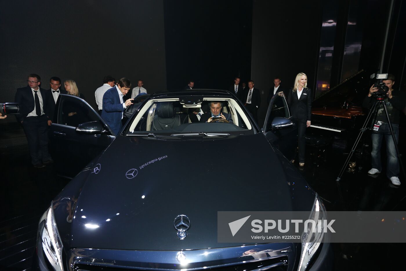 New Mercedes-Benz S-class sedan presented in Moscow