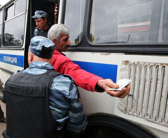 Police raid Moscow markets after attack on officers