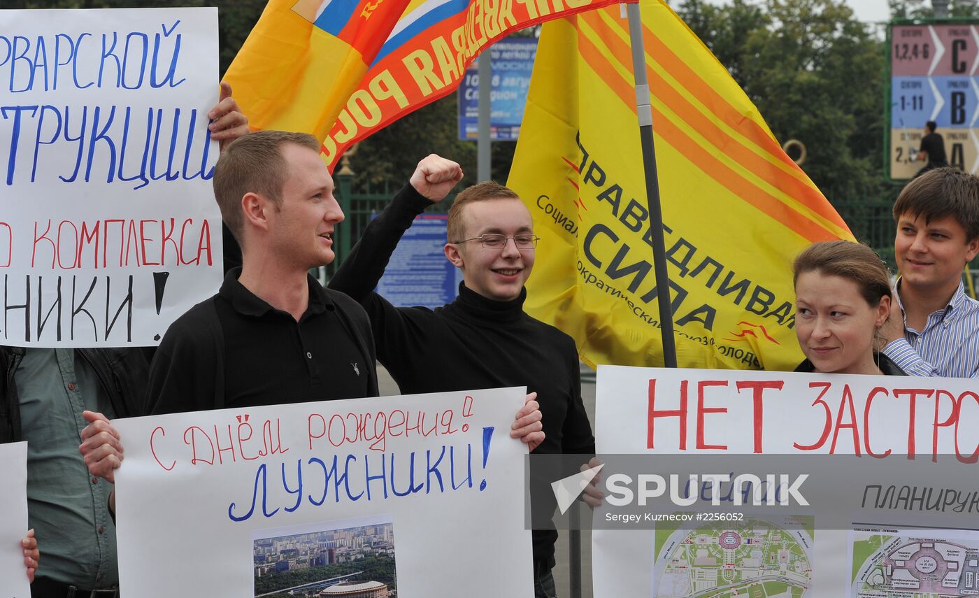 Moscow mayoral candidate Nikolai Levichev participates in picket