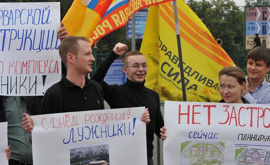 Moscow mayoral candidate Nikolai Levichev participates in picket