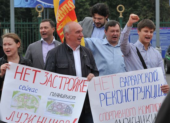 Moscow mayoral candidate Nikolai Levichev participates in picket