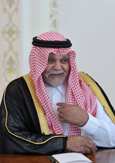 Vladimir Putin meets with Saudi Prince