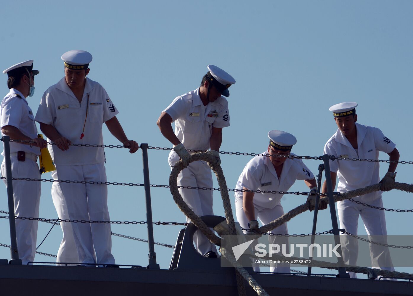 Crew members of destroyer DD-127 Isoyuki