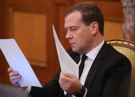 Dmitry Medvedev chairs Government meeting