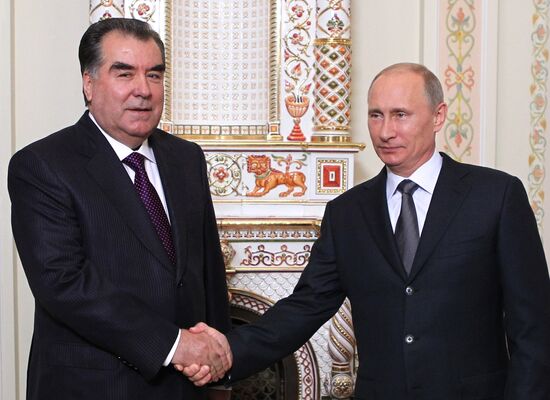Vladimir Putin meets with Emomali Rakhmon
