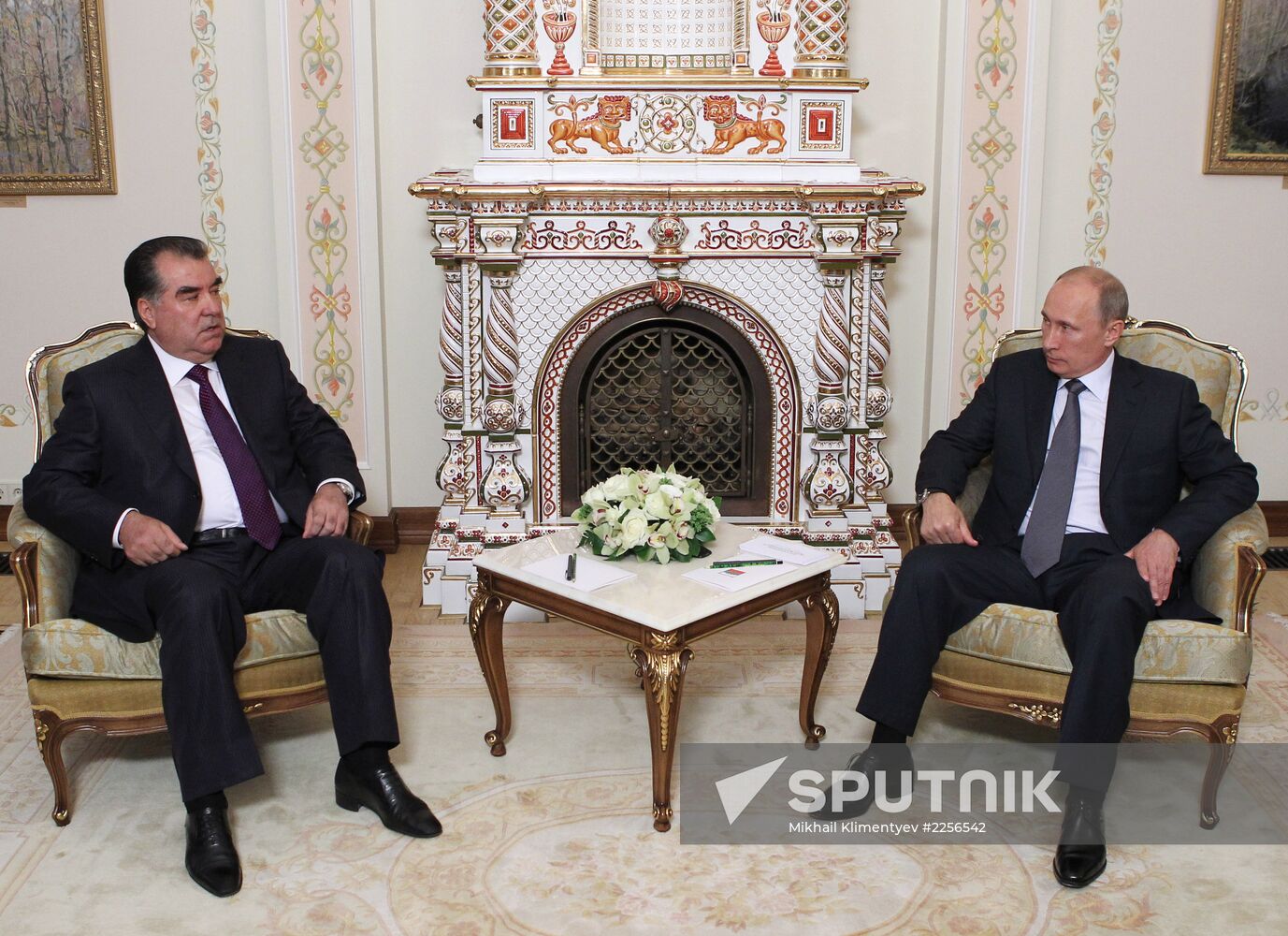 Vladimir Putin meets with Emomali Rakhmon