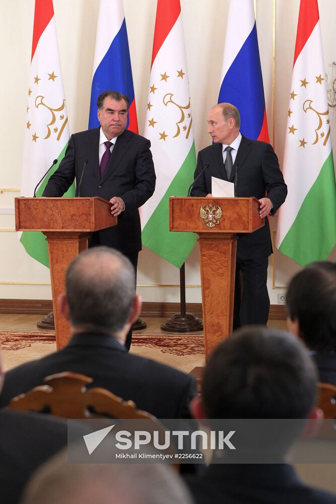 Vladimir Putin meets with Emomali Rakhmon
