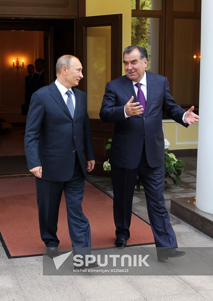 Vladimir Putin meets with Emomali Rakhmon