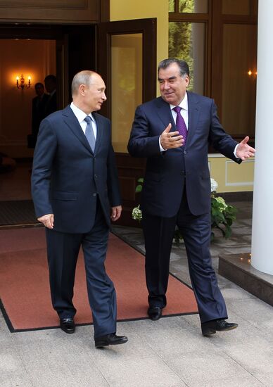 Vladimir Putin meets with Emomali Rakhmon