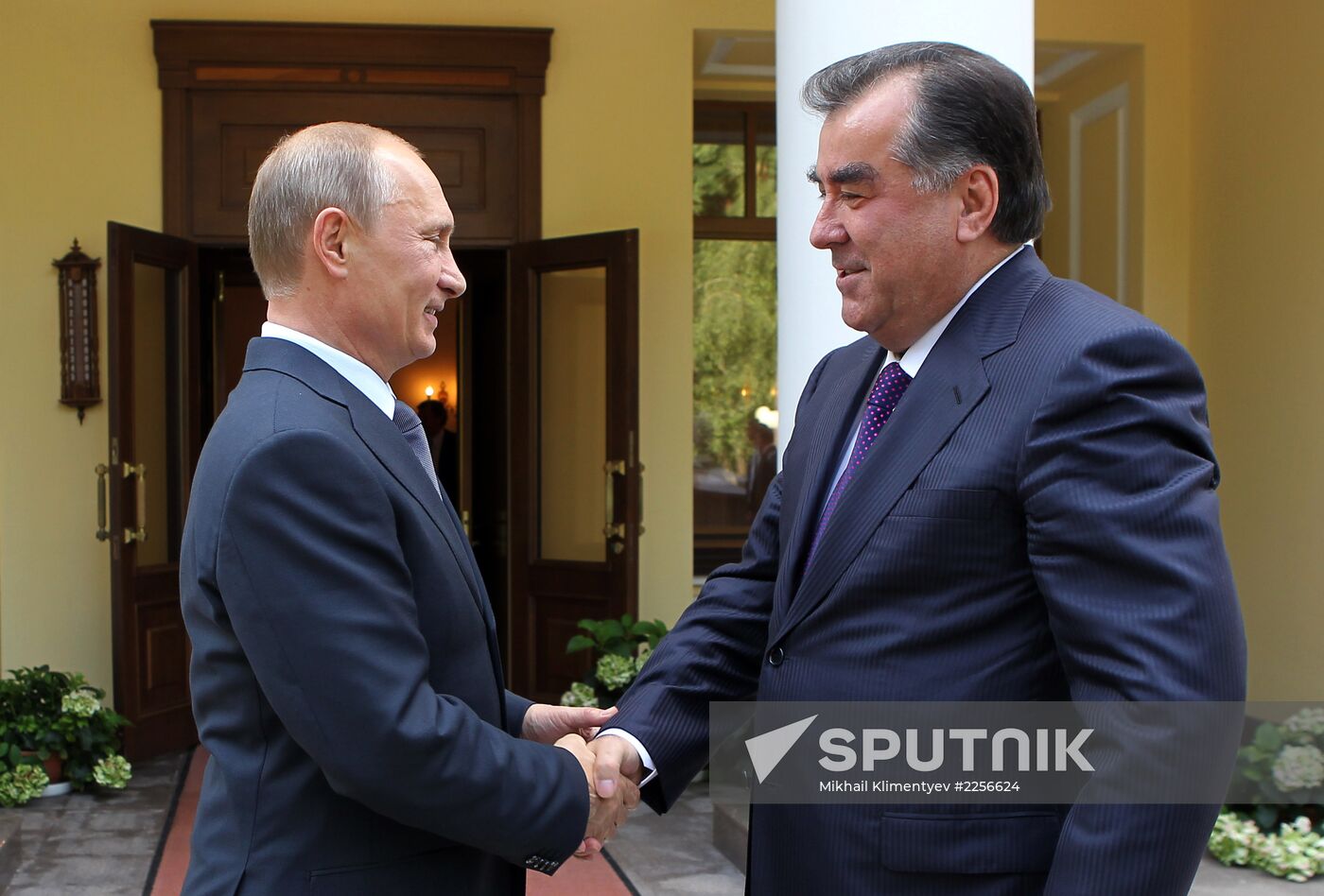 Vladimir Putin meets with Emomali Rakhmon