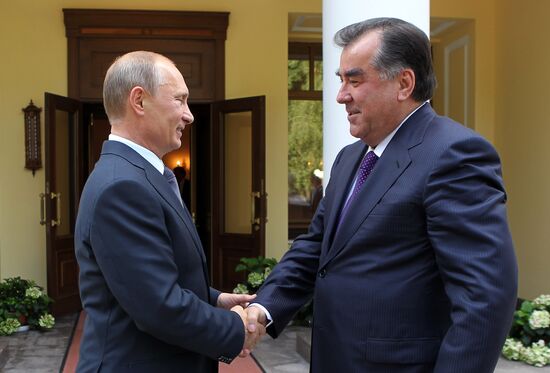 Vladimir Putin meets with Emomali Rakhmon