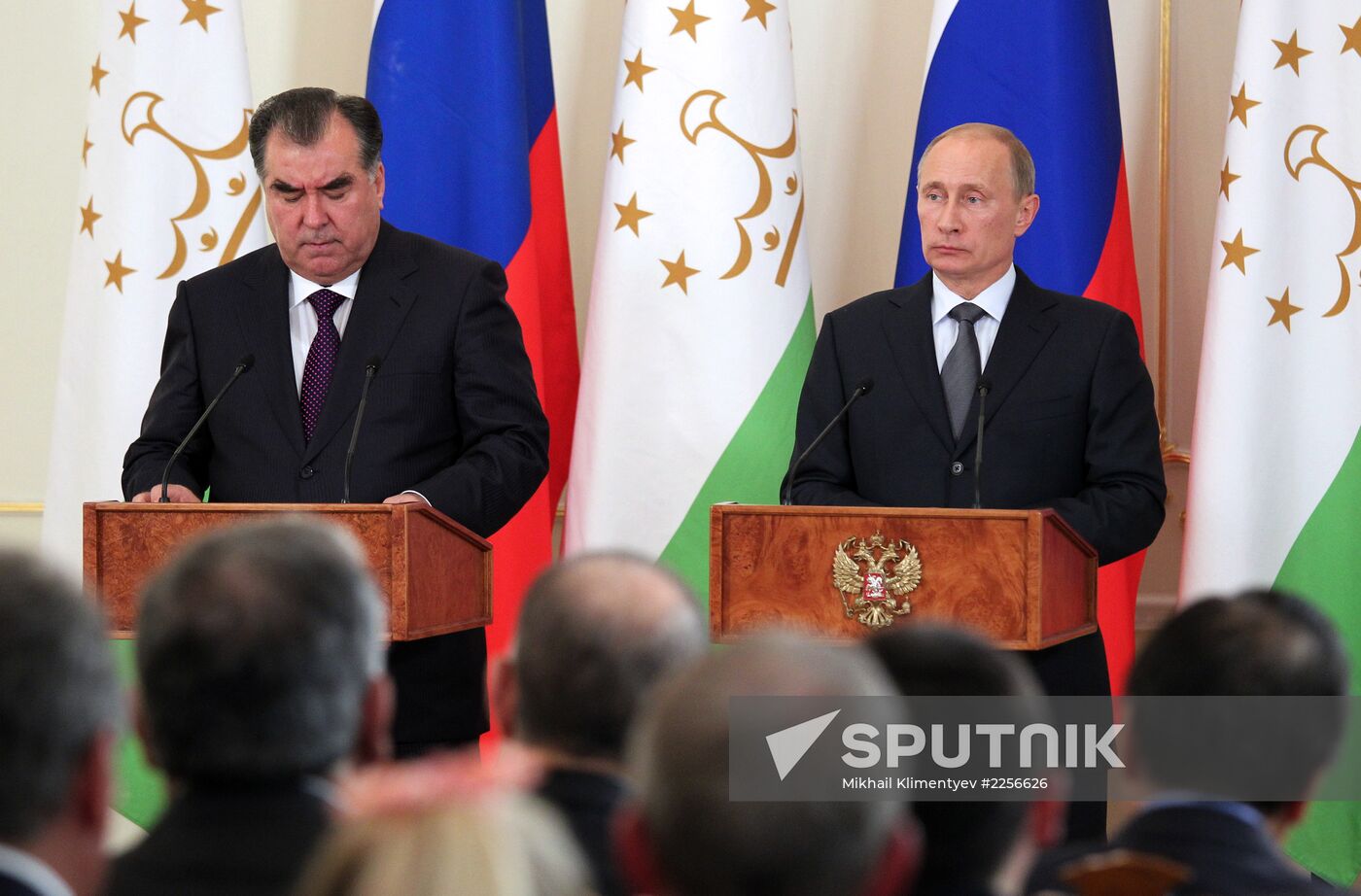 Vladimir Putin meets with Emomali Rakhmon